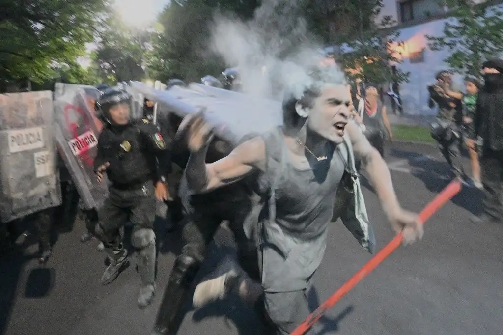 La Jornada Maya Nacional La Jornada Manifestantes Se Enfrentan A