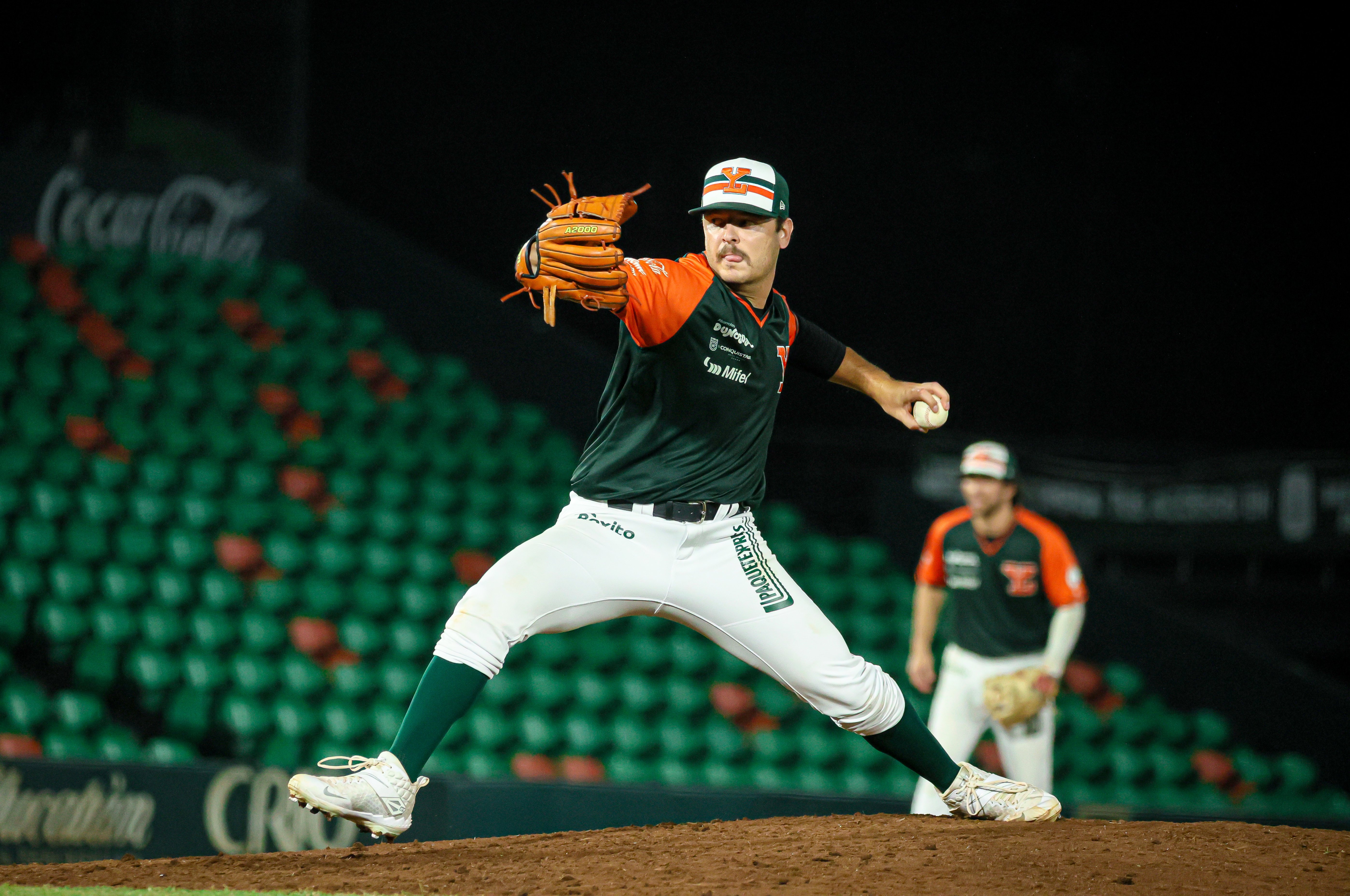 Con gran pitcheo, los Leones de Yucatán superan 3-2 a los Tigres en el Kukulcán 