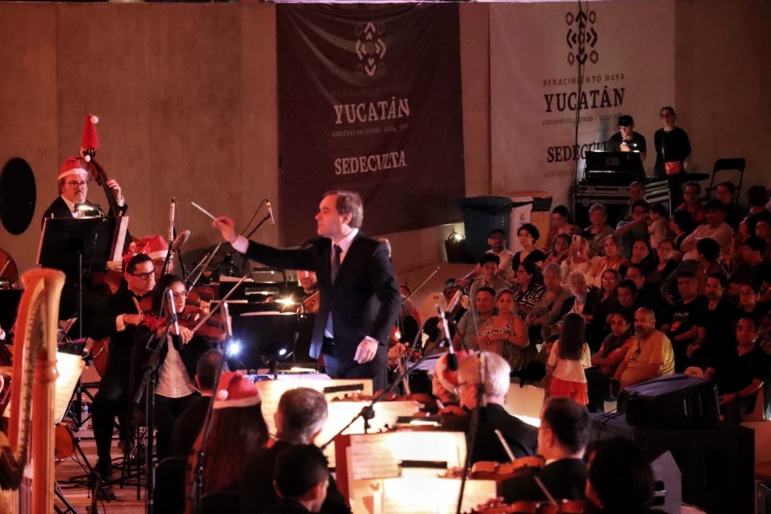 Yucatán: OSY vuelve a llenar La Plancha en su segunda gala navideña