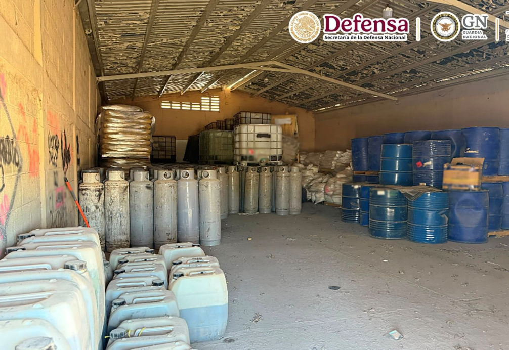 Aseguran más de 24 mil litros de metanfetamina en operativo en Los Mochis, Sinaloa