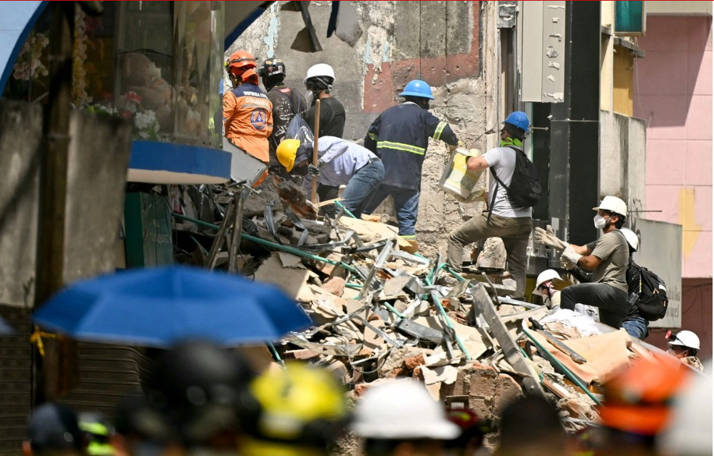 Dos mexicanos desaparecidos en Colombia tras sismos; continúan acciones para su localización