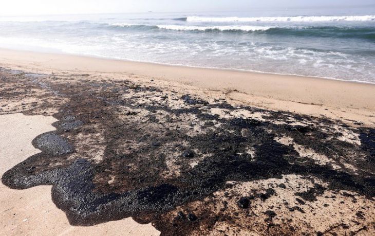 La Jornada Maya | Nacional | Efe | Derrame de Pemex contamina 8 km de playa  en Salina Cruz, Oaxaca