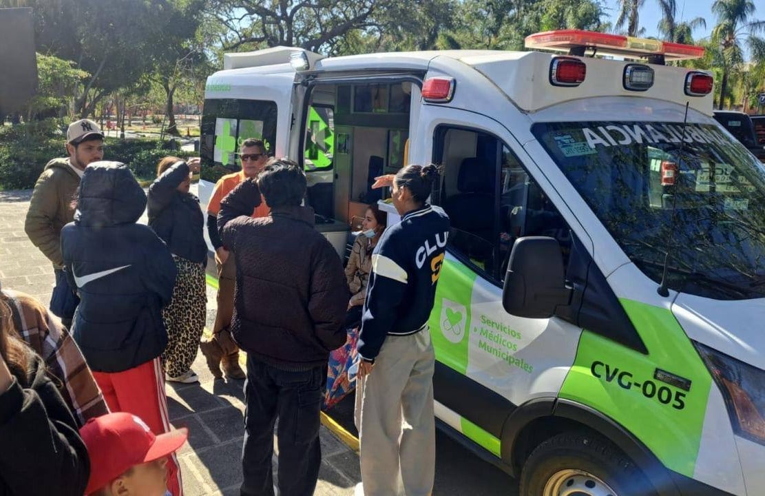 Mil turistas pasan la noche en estacionamiento del zoológico de Guadalajara por violencia