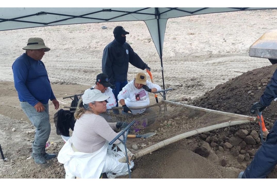 Colectivo Desaparecidos Querétaro localiza restos humanos en fosa clandestina de La Llave