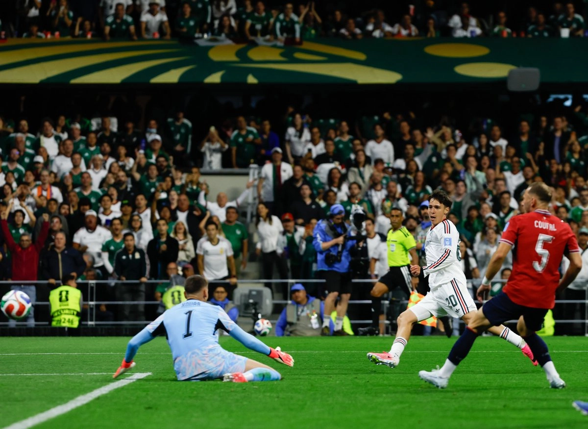 México vence 3-0 a Chequia y termina invicto la fase de grupos 