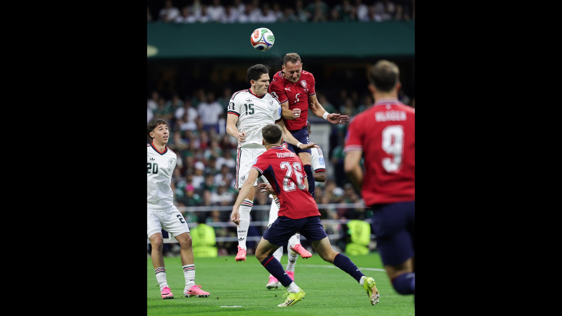 México suma dos goles en su partido contra República Checa