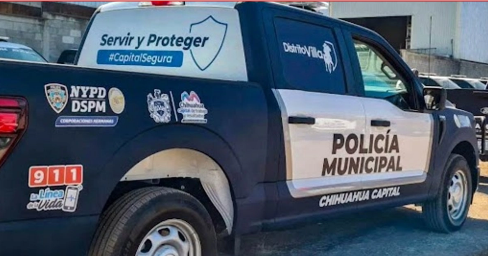 Alcalde de Chihuahua defiende uso del logo de la Policía de Nueva York en patrullas de la corporación municipal