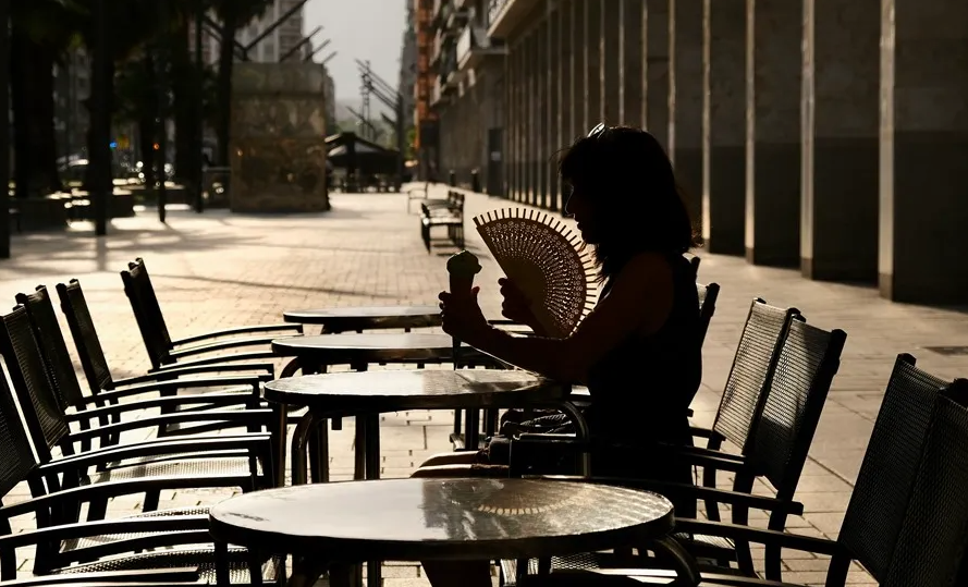 Ni enfermedad ni declive: Especialistas mexicanos redefinen la menopausia y alertan sobre falsas terapias