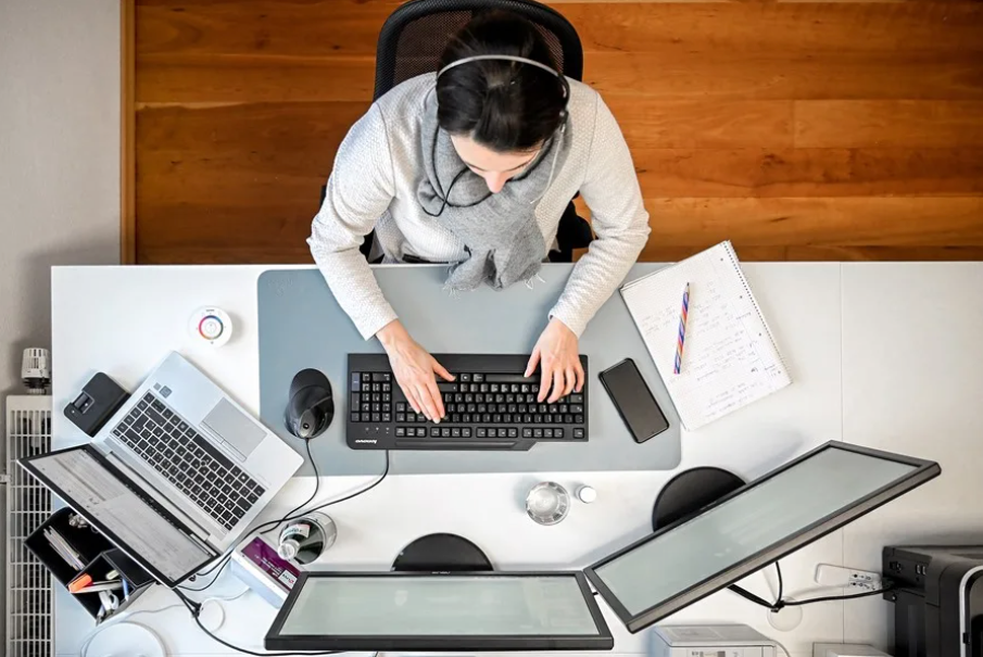 Mujeres, dispuestas a sacrificar hasta 10 por ciento de su salario a cambio de teletrabajo