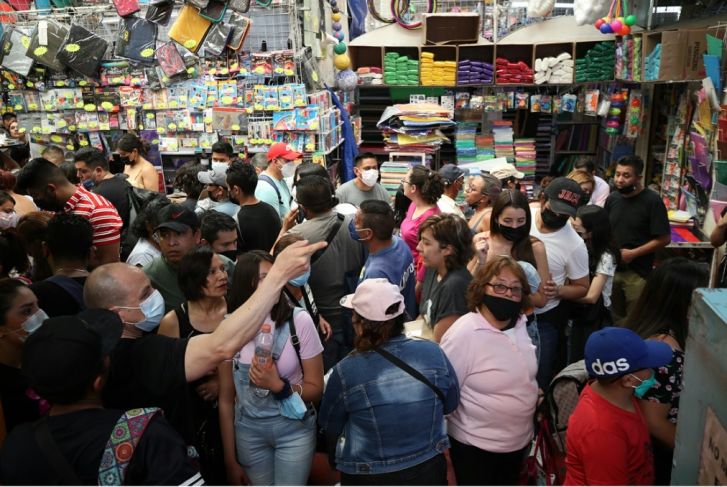 La Jornada Maya – Parents search for the best prices for school supplies