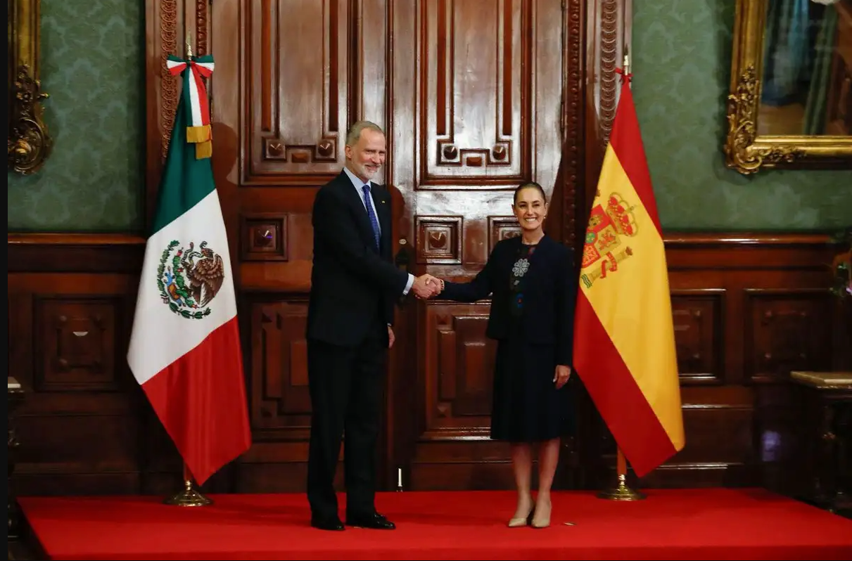 Sheinbaum recibe al rey Felipe VI de España en Palacio Nacional; abordan importancia de pueblos originarios