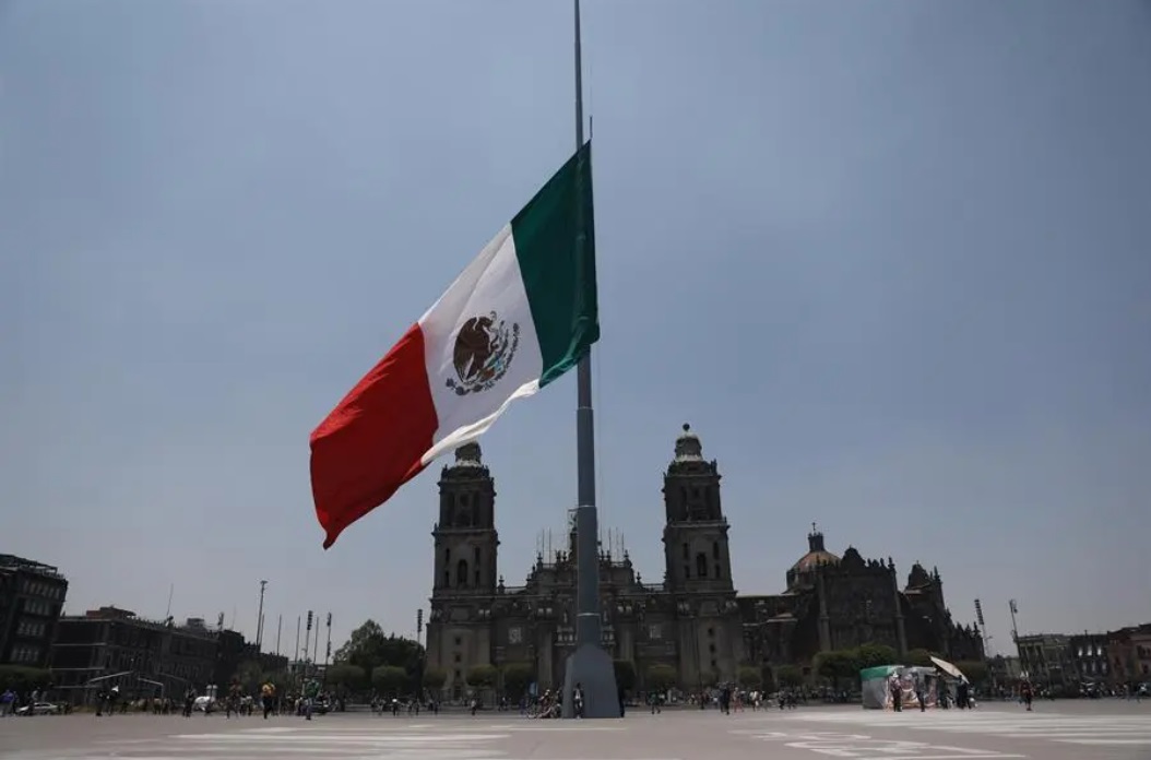 La bandera es de todos los mexicanos, hasta de los traidores a la patria: AMLO