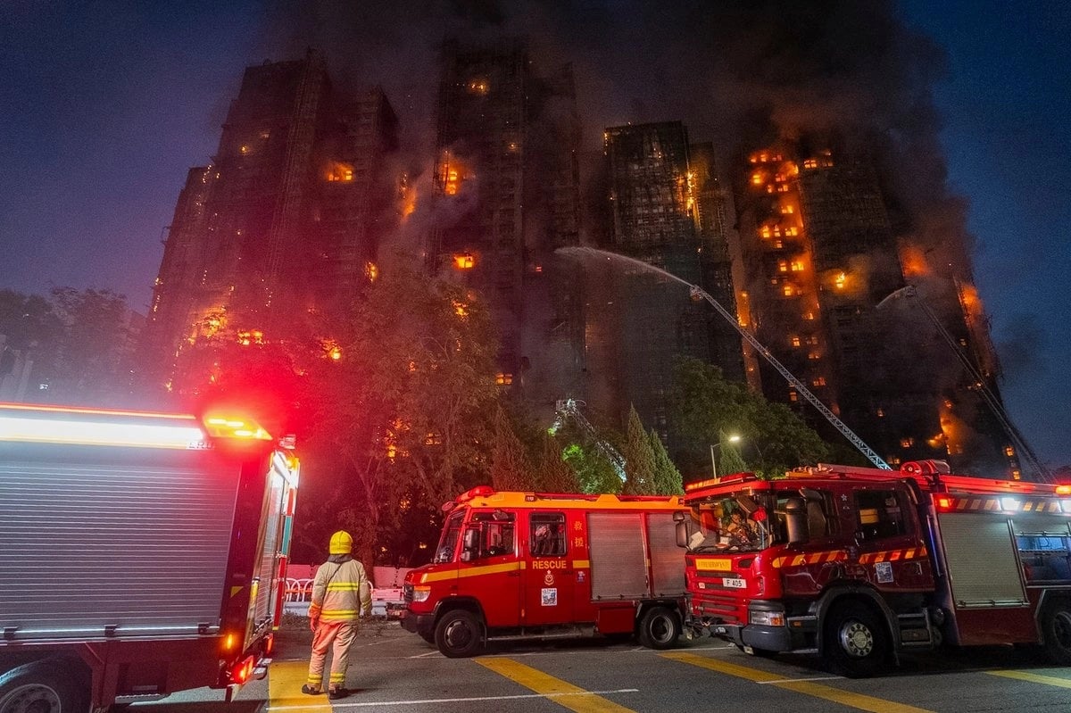Al menos 13 muertos en incendio en edificios residenciales de Hong Kong
