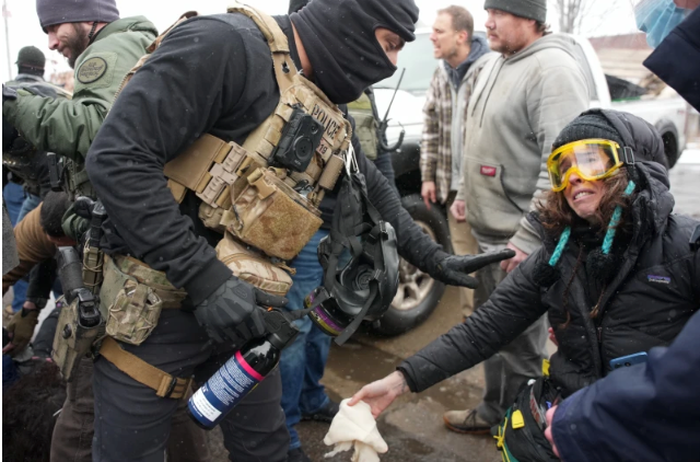 Agentes migratorios abandonan Minneapolis mientras sigue investigación sobre muerte de manifestante