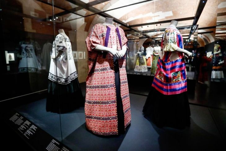 La Jornada Maya | Internacional | Efe | Frida Kahlo, un ícono: Museo de la  Moda de París exhibe objetos