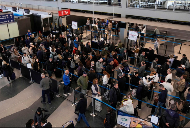 Aerolíneas de EU cancelan otros mil 200 vuelos por cierre del gobierno