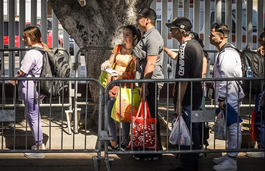 Juez de EU anula política Trump que pausó proceso migratorio y de asilo de personas de 39 países