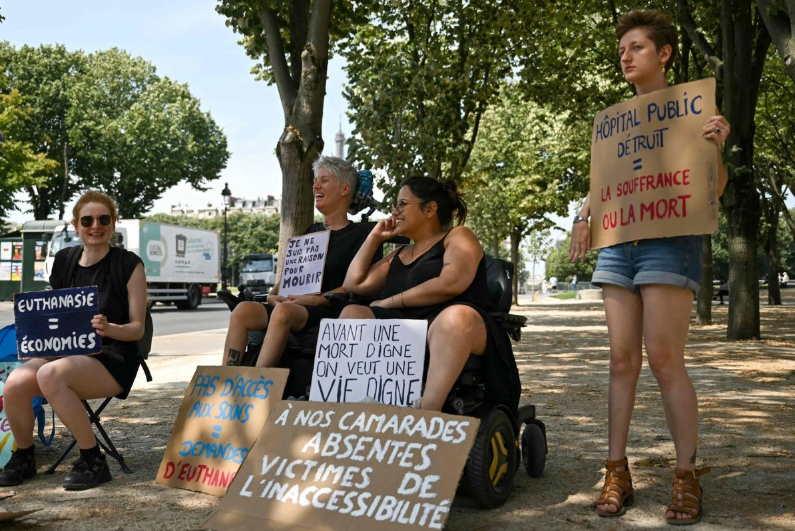 Legisladores franceses aprueban proyecto de ley sobre muerte asistida a adultos con enfermedades incurables