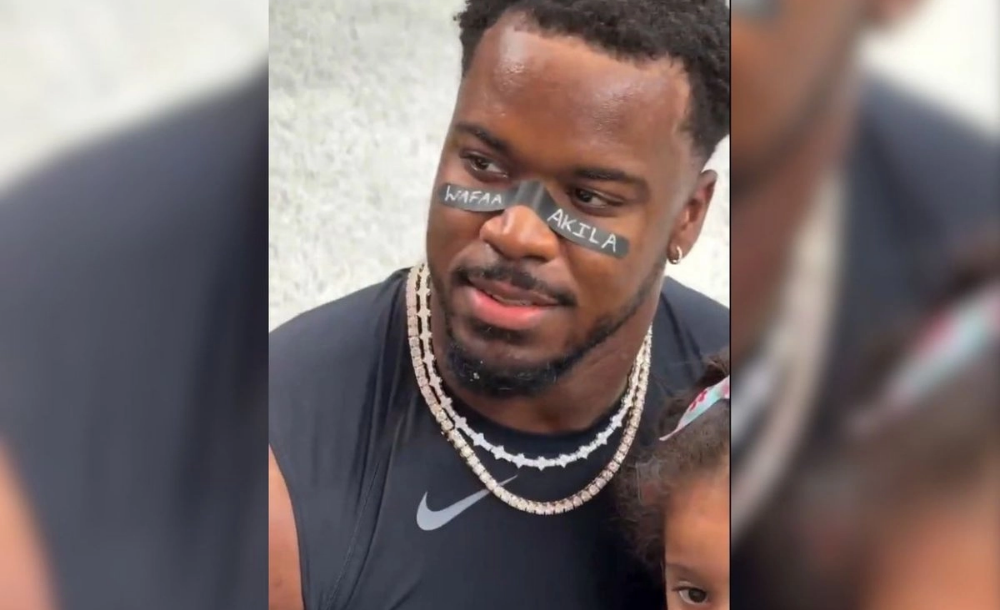 Azeez al Shaair, jugador que desafía a la NFL al usar su rostro como memorial de niñas palestinas asesinadas en Gaza