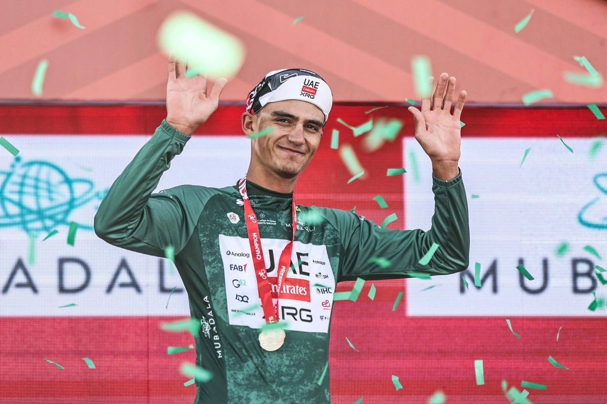 Isaac del Toro gana la primera etapa del Tour UAE con un sólido sprint