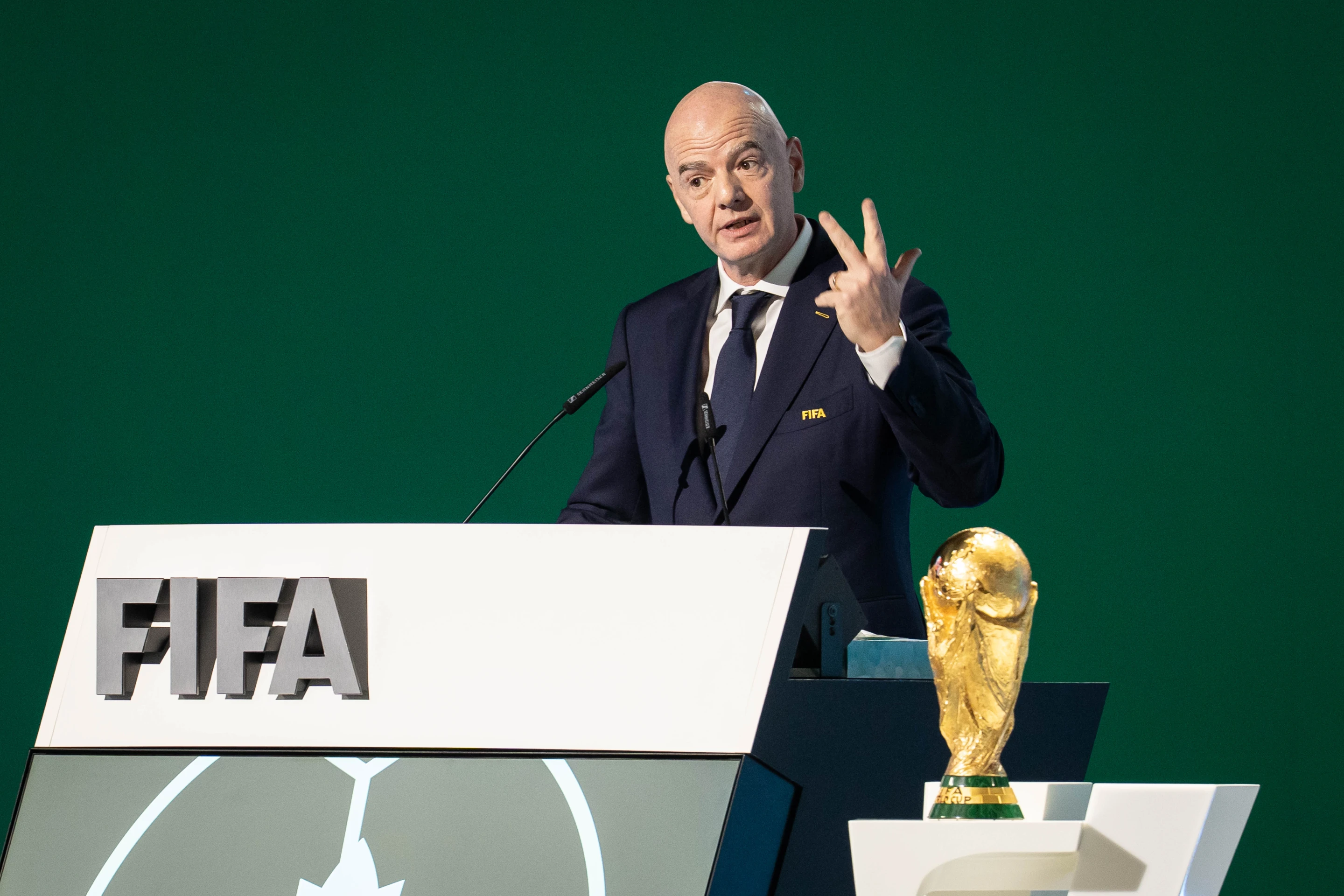 Primer ministro británico dice que Infantino no es el indicado para liderar la FIFA
