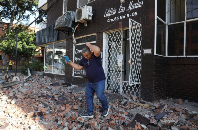 Fuerte terremoto sacude Colombia y Ecuador, provocando la evacuación de hogares y edificios