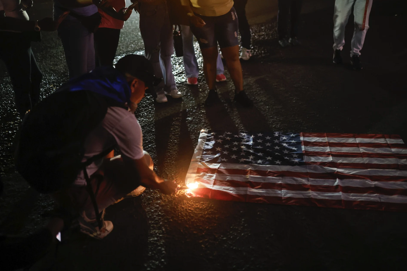Nuevas reglas de EU pueden negar residencia por expresión de opinión, dice el 'NYT'