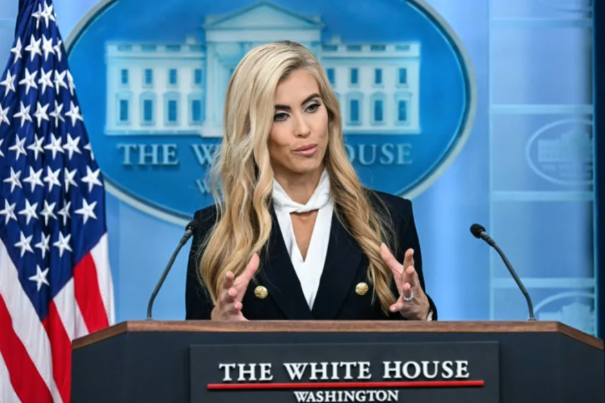 Dimite la portavoz de la Casa Blanca una semana después de su nombramiento por Trump