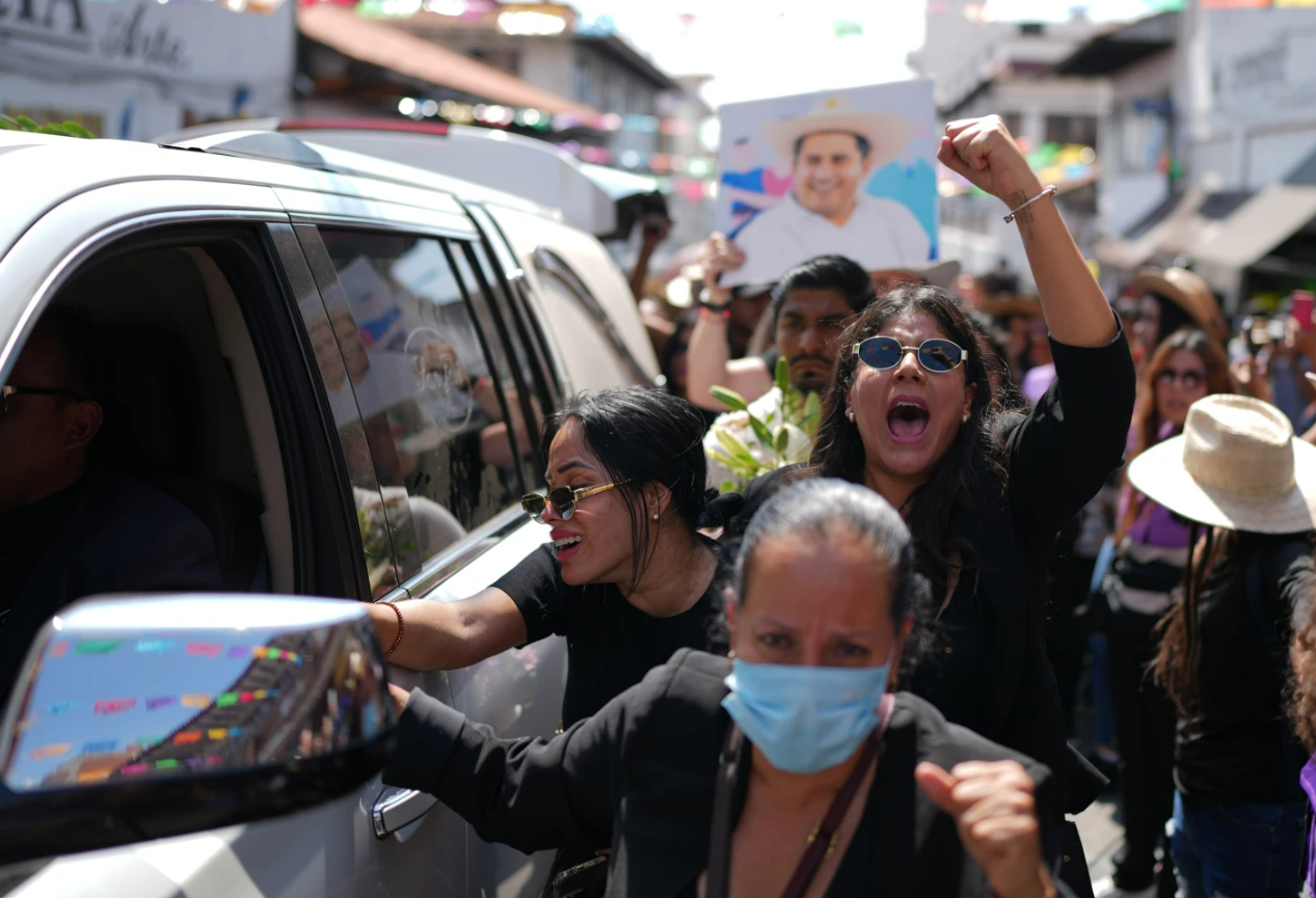 Violencia, injerencia y oportunismo