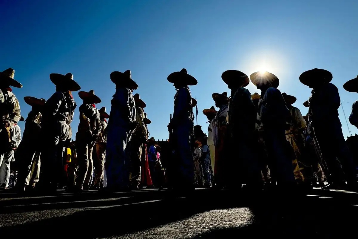 Protestas falsas, ambiciones reales