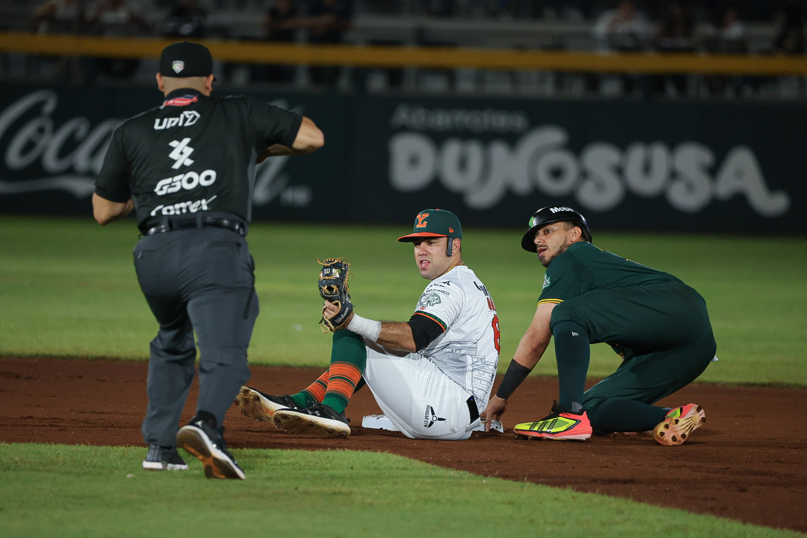 Leones y Pericos dividen honores en el Parque Kukulcán