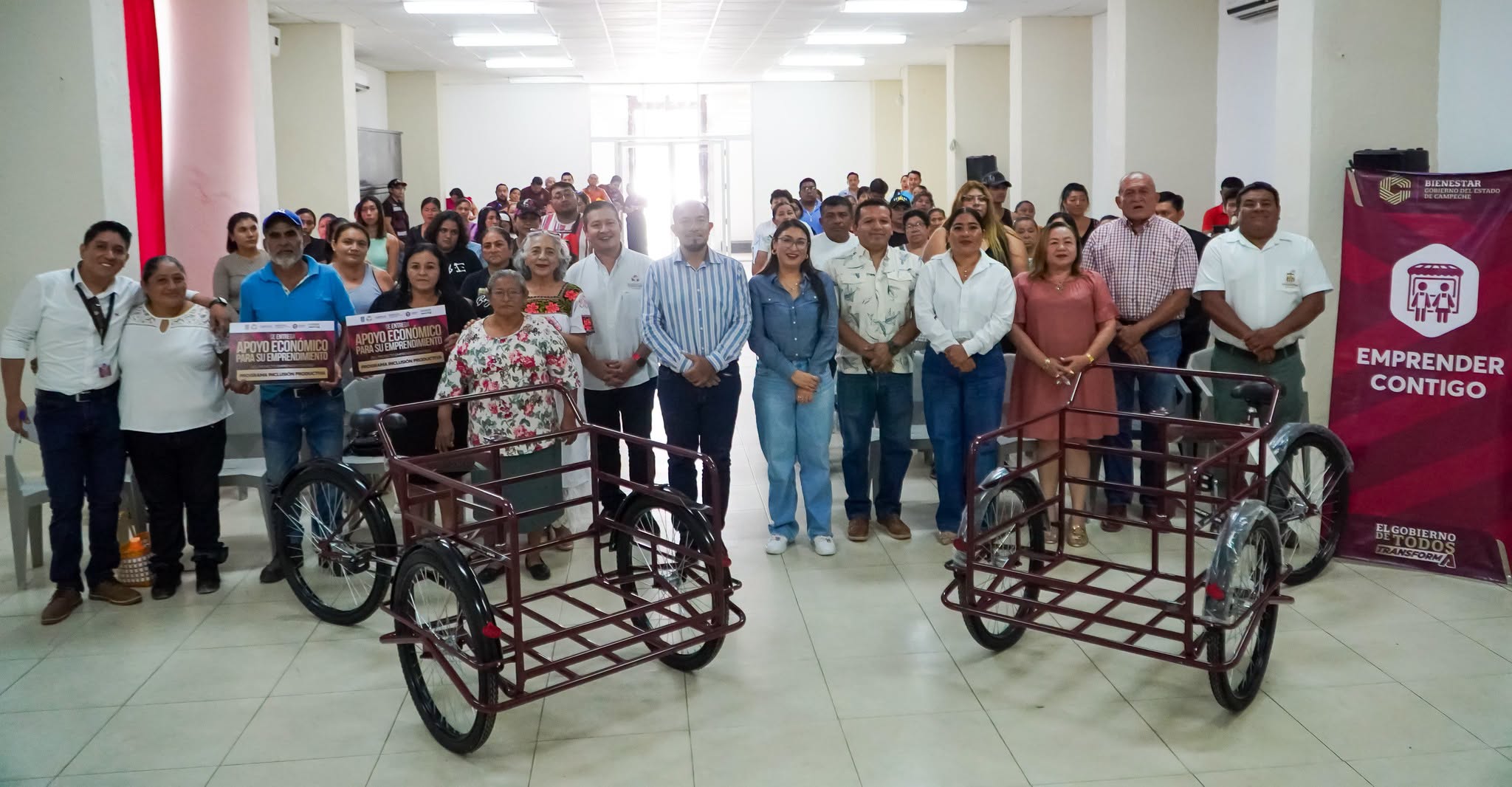 Entregan 57 apoyos a emprendedores de Champotón