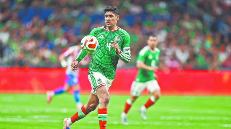Sin vacaciones y tras ser operado, Edson Álvarez se adelanta en la carrera por un lugar en el 'Tri'