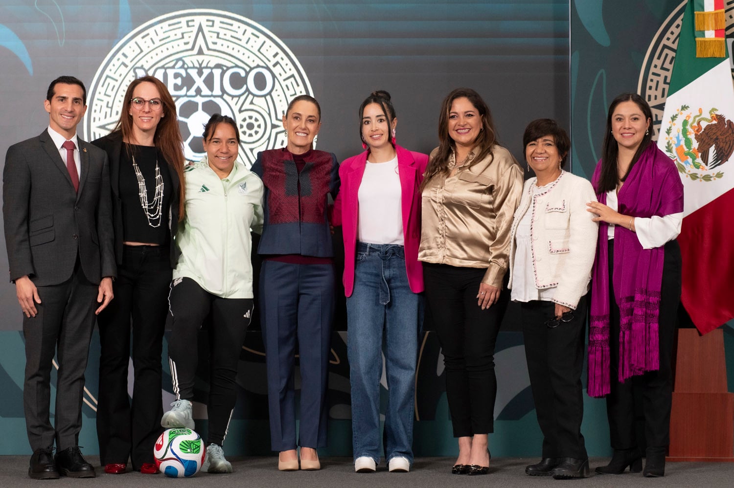 El boleto 0001 del Mundial 2026 será para una joven mexicana que domine el balón
