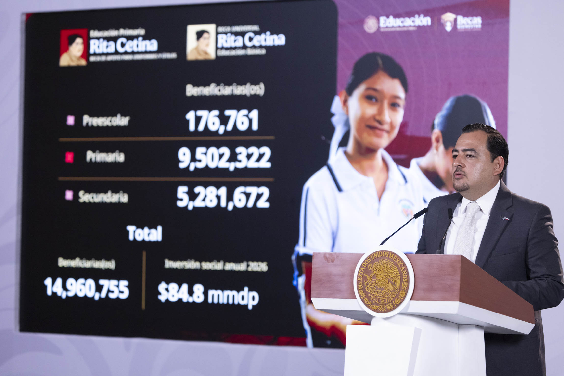 Becas para el Bienestar llegan a 19.5 millones de estudiantes; prevén cerrar el año con 22 millones