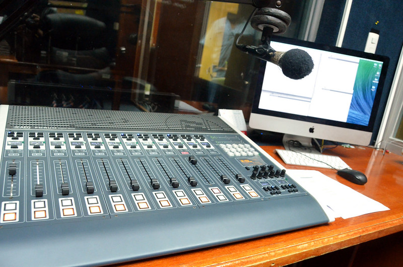 Hay que romper barreras sin dejar a un lado nuestras raíces: locutor Adolfo Haas