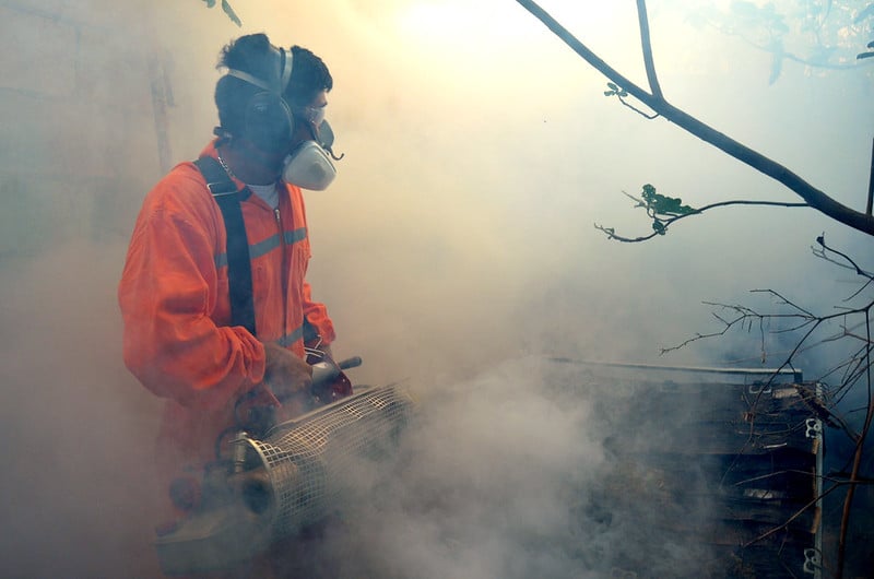 Salud garantiza abasto de insumos y refuerza acciones contra el dengue en Campeche
