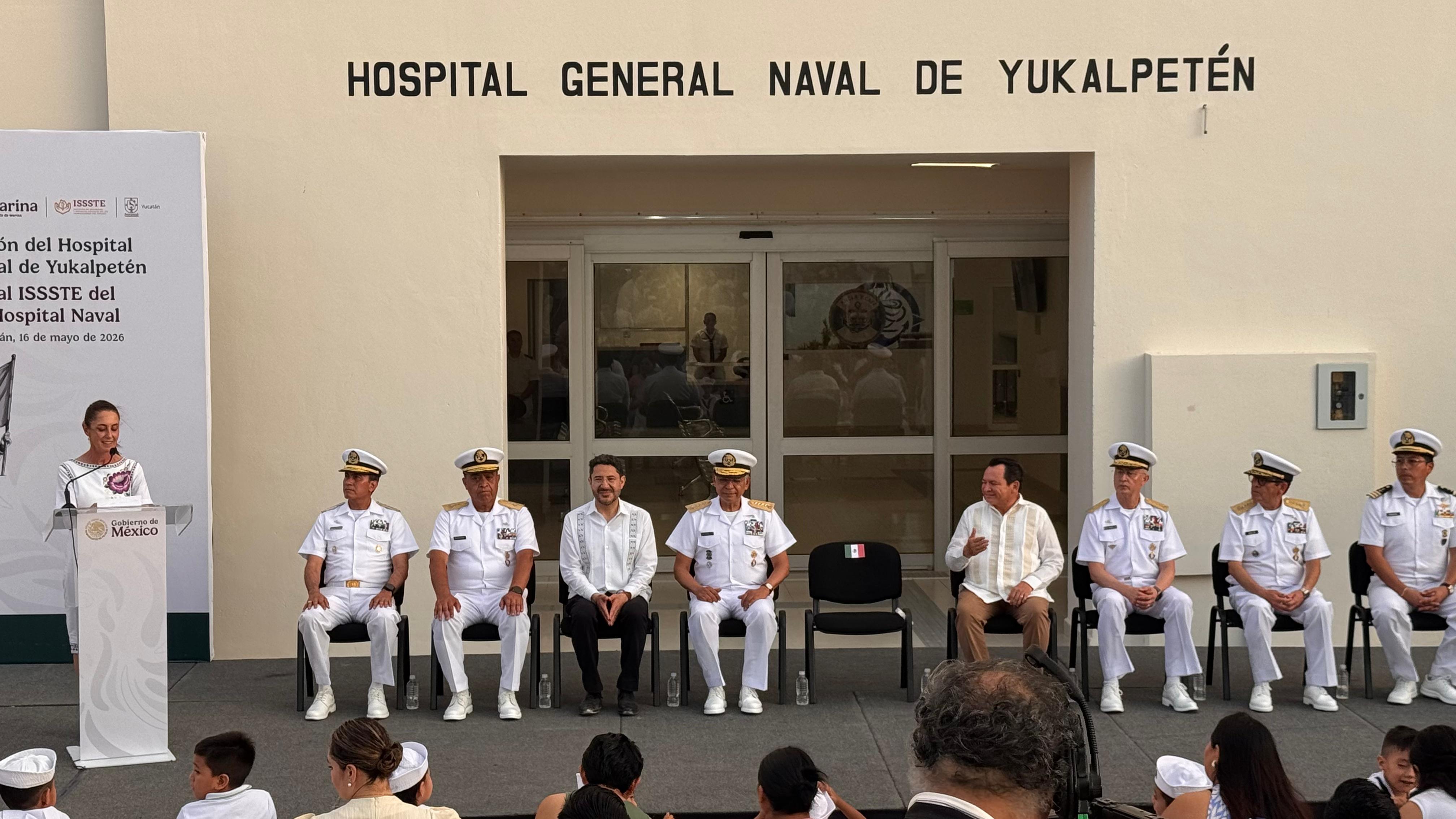 Sheinbaum inaugura Hospital Naval y atestigua donación al ISSSTE en Progreso