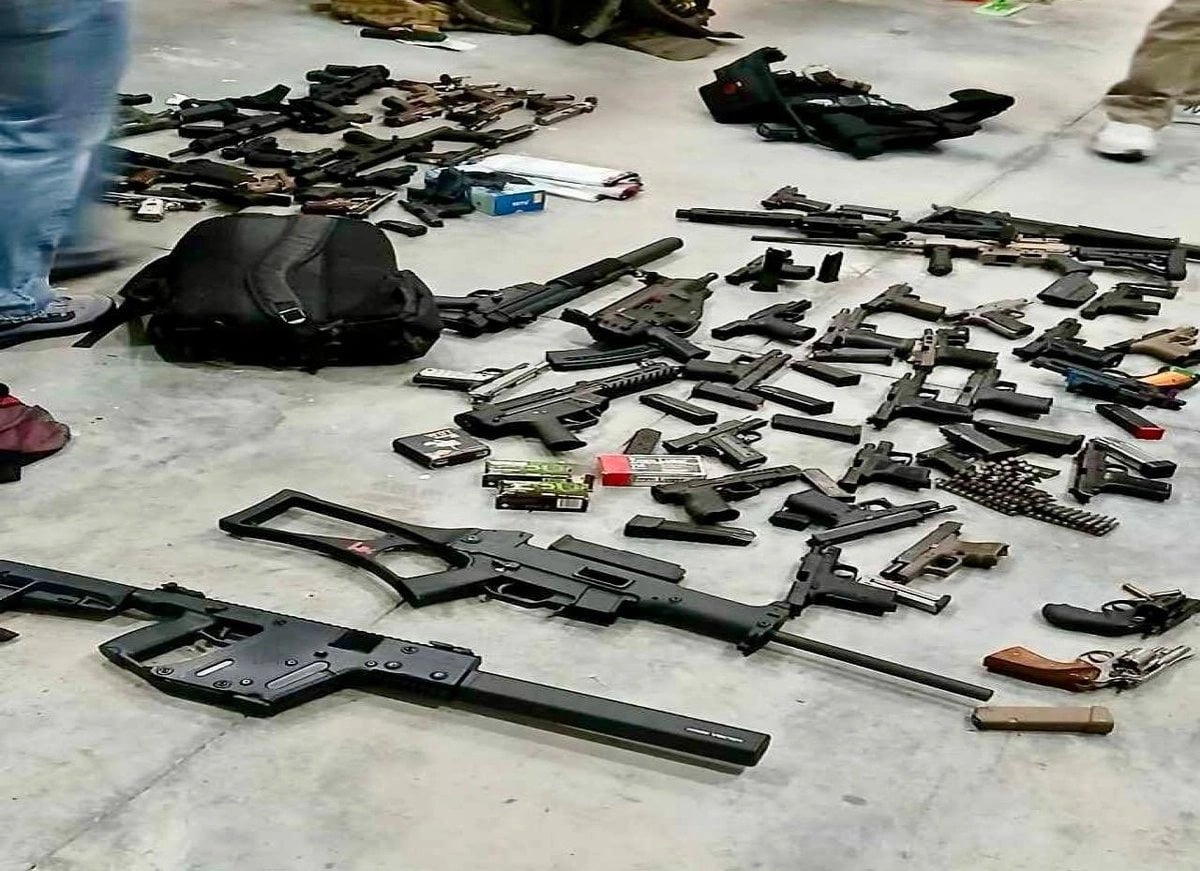 EU decomisa 138 armas de fuego que presuntamente serían traficadas a México desde Carolina del Norte
