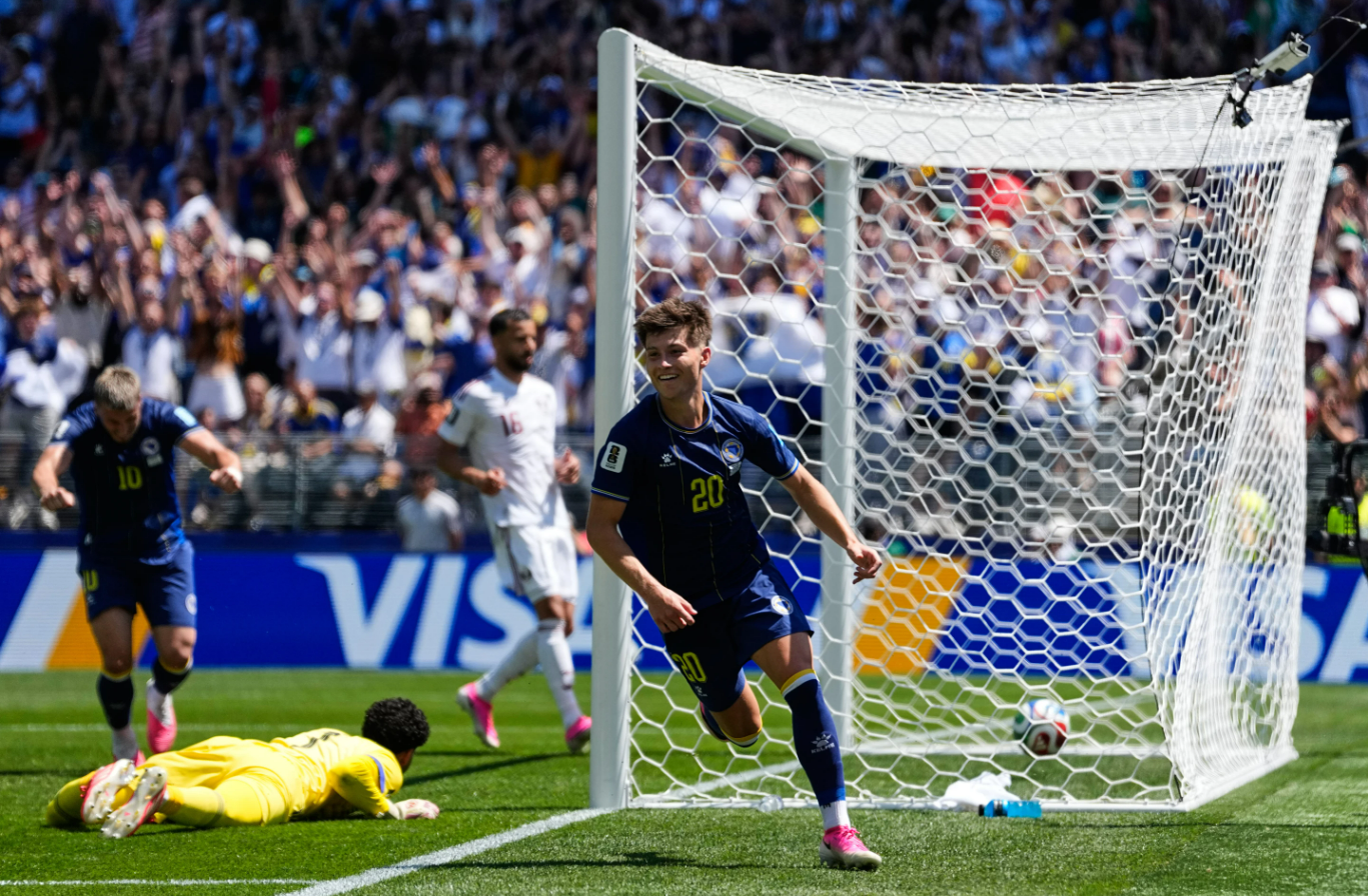 Bosnia-Herzegovina aumenta sus posibilidades de avanzar en el Mundial con victoria por 3-1 sobre Qatar