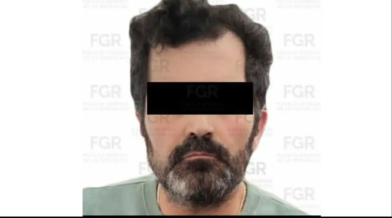 Contralmirante Fernando Farías acepta traslado a México y viaja en avión de la Semar