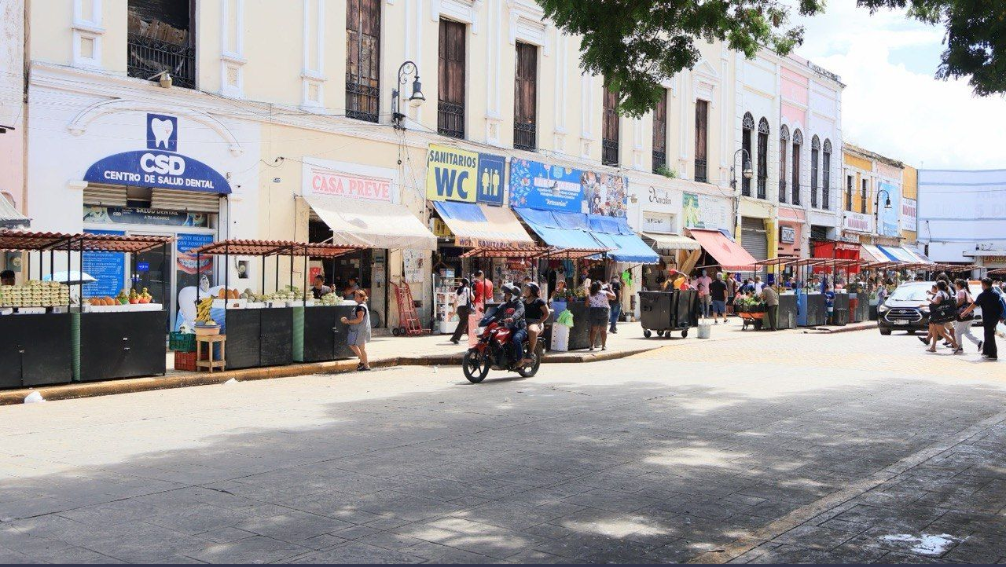 Continúa el reordenamiento del Centro Histórico de Mérida: Intervienen la calle 56 por 65 y 65-A