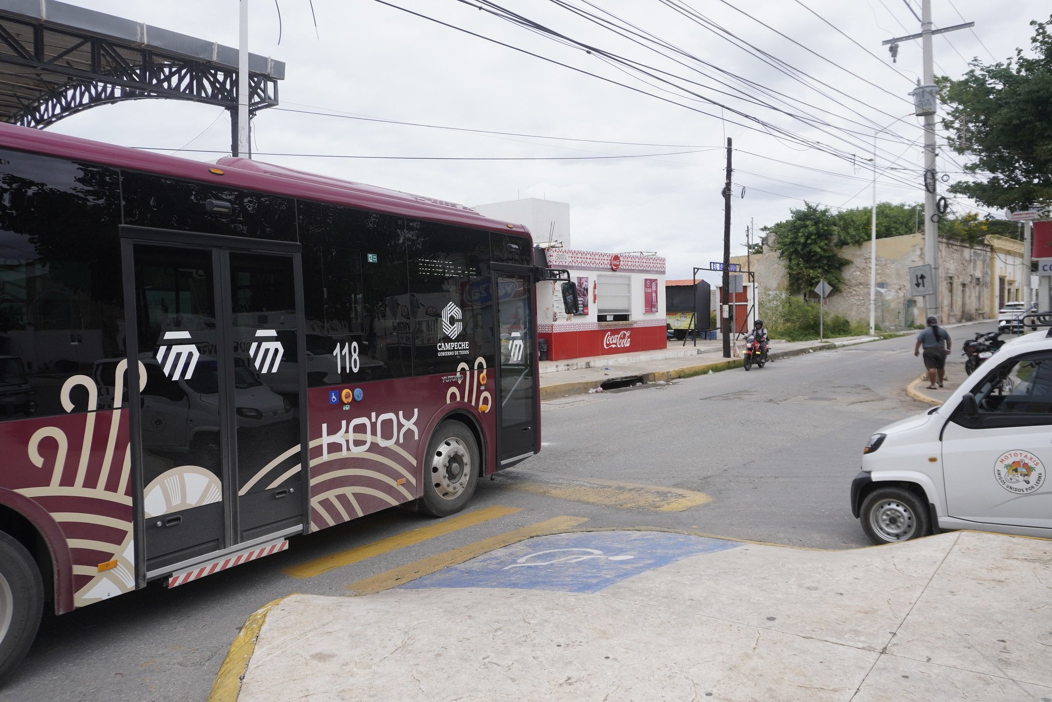 Campeche: Sedumop atenderá queja de falta de balizamiento en pasos peatonales
