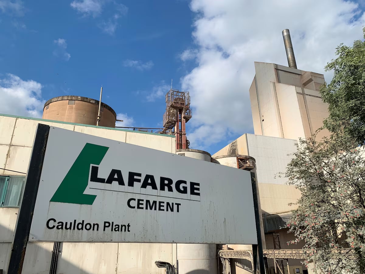 Condenan a la cementera francesa Lafarge por ''financiación del terrorismo'' en Siria