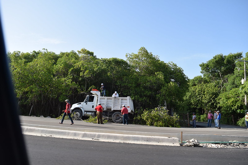 Bloquean carretera Escárcega-Xpujil; denuncian mala construcción de obra complementaria al Tren Maya
