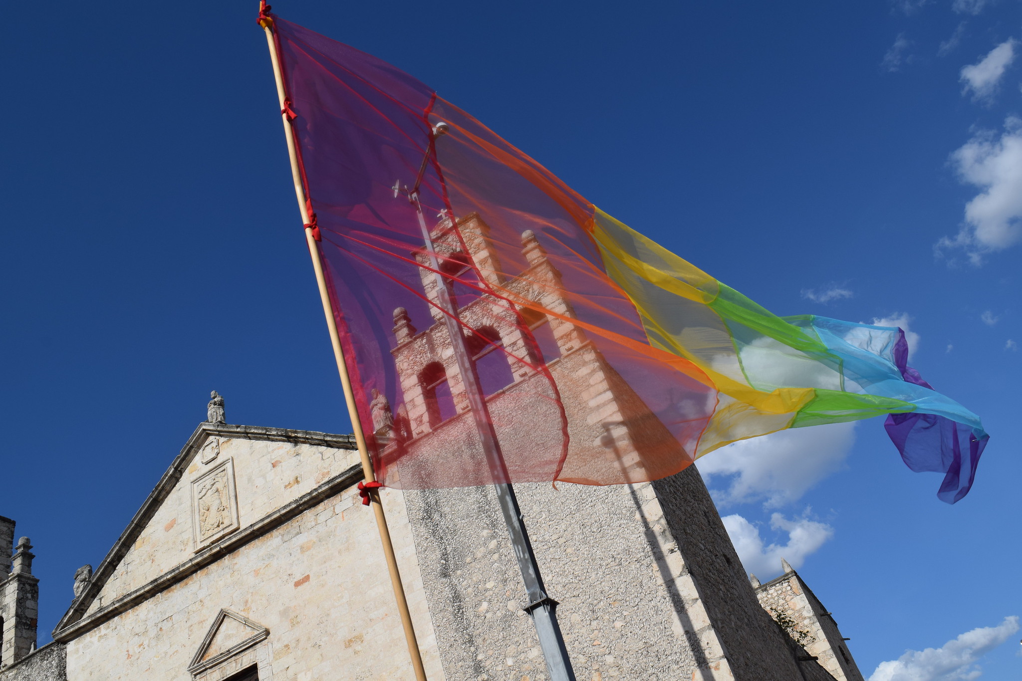 Víctor Lozano exhorta a activistas LGBTTTI a acudir a la Codhey por queja contra arzobispo