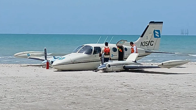 Se desploma avioneta en Playa Norte, Carmen