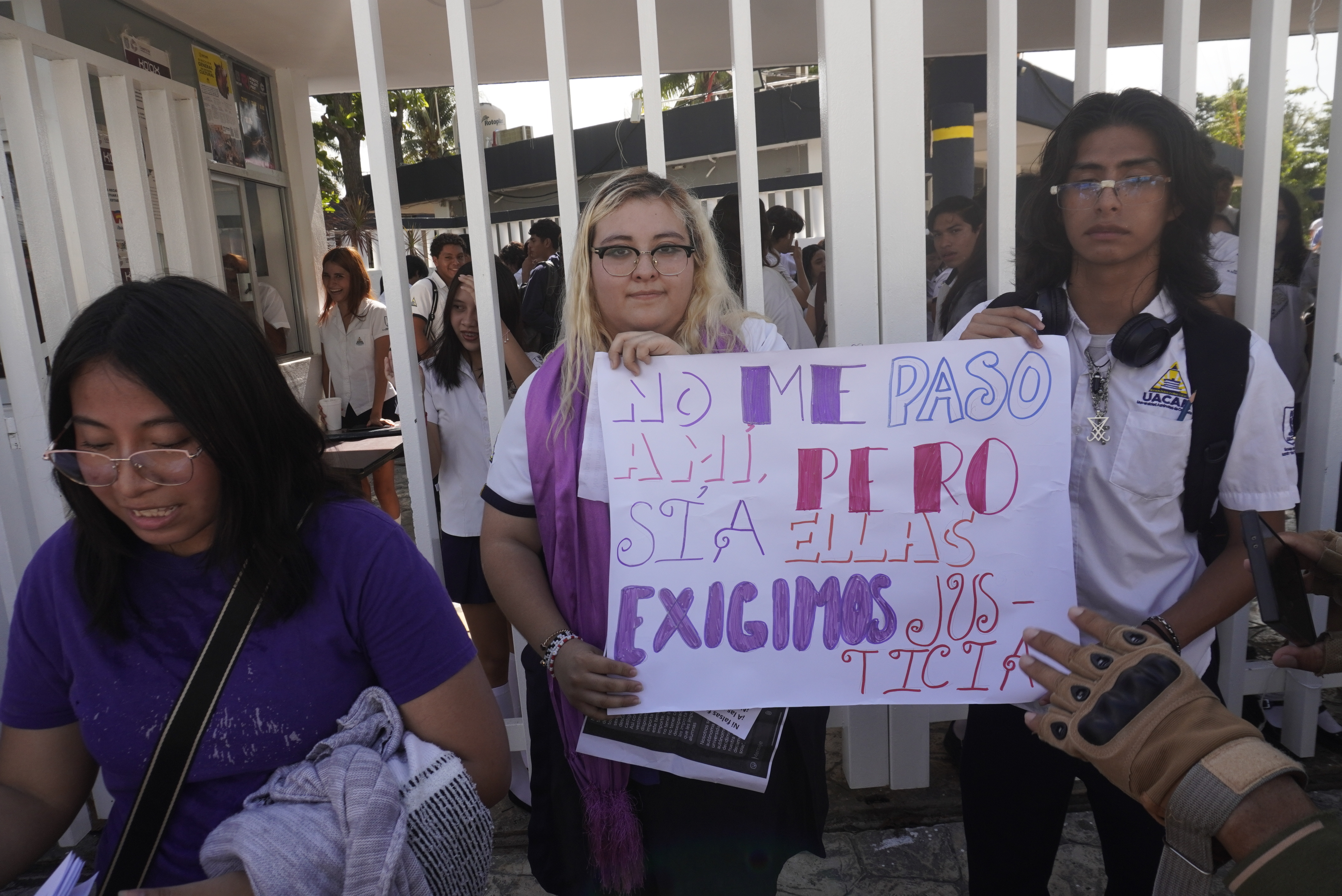 Campeche: Denuncian a alumno de preparatoria por realizar fotos con IA de sus compañeras sin ropa