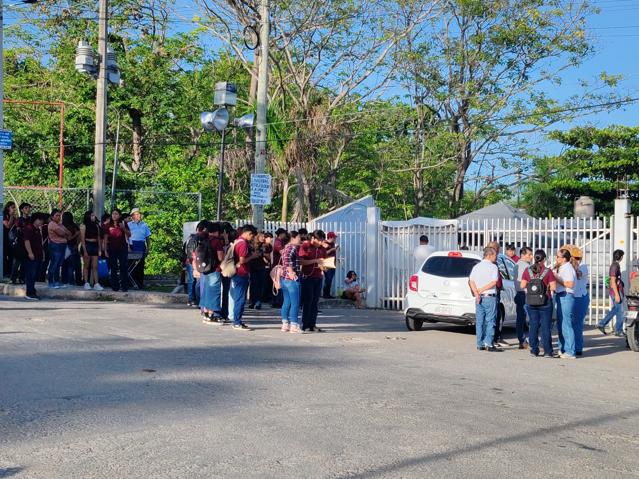 Estalla ''bronca'' de estudiantes con Cecytec y bloquean ingreso al plantel 