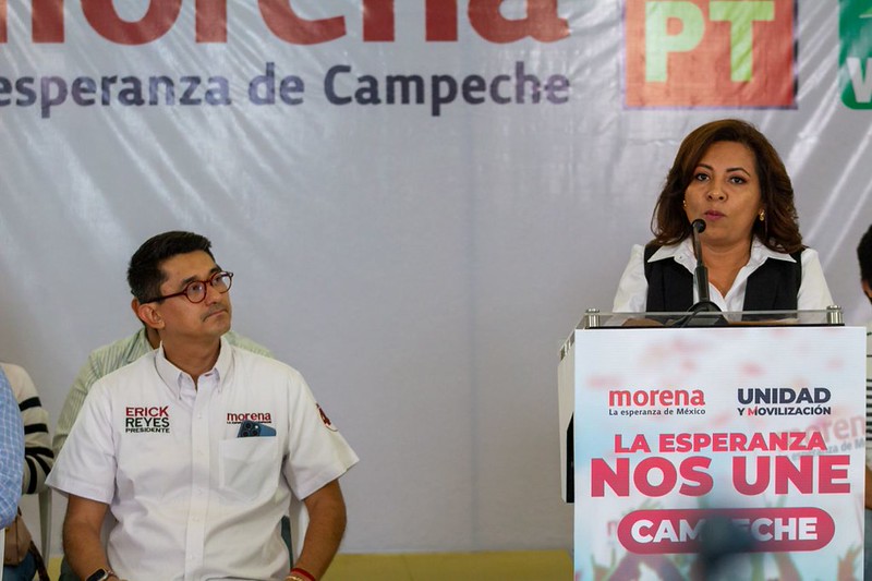 Acusan de censura a funcionaria de Bienestar tras demandar a ex docente con discapacidad en Calkiní